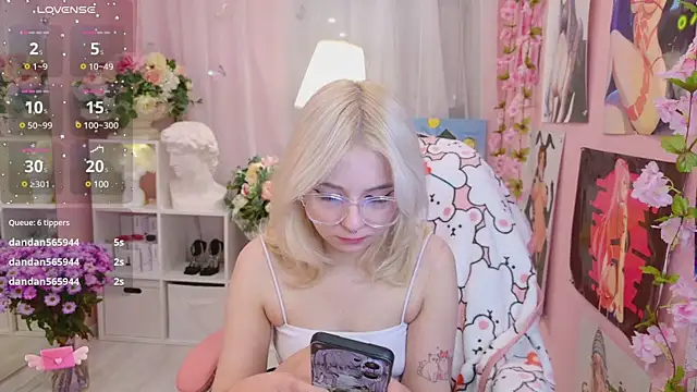 Coconut Mia online show from 6, 2, 2025