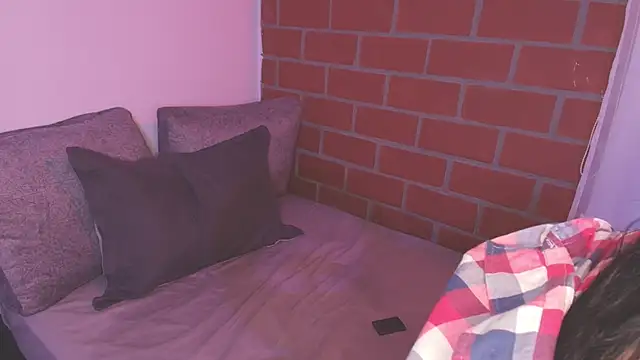 AmyW0w online show from 14, 12, 2025