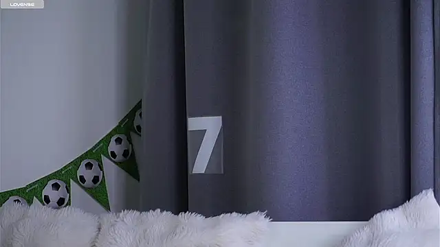 Snapshot of LowOncoming chatting on 2, 7, 2026 LowOncoming online show from 2, 7, 2026