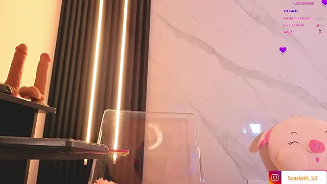 Scarlet Red  online show from 19, 12, 2025