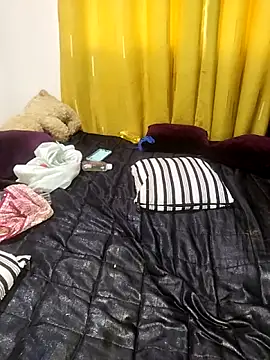 Hugemassivebootie online show from 8, 10, 2025