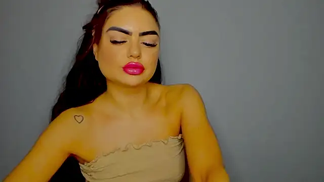 Snapshot of aishahottie chatting on 18, 12, 2024 aishahottie online show from 18, 12, 2024