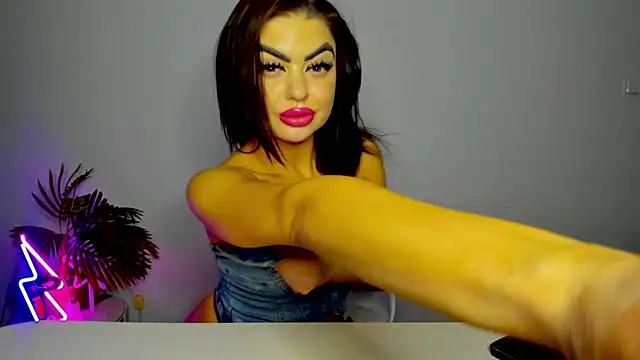 Snapshot of aishahottie chatting on 15, 1, 2025 aishahottie online show from 15, 1, 2025