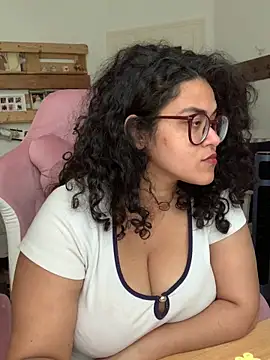 Curvydesifromgermany online show from 18, 6, 2026