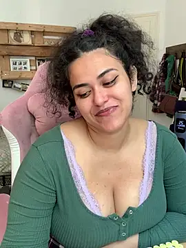 Curvydesifromgermany online show from 13, 7, 2026