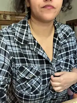 Curvydesifromgermany online show from 15, 7, 2026