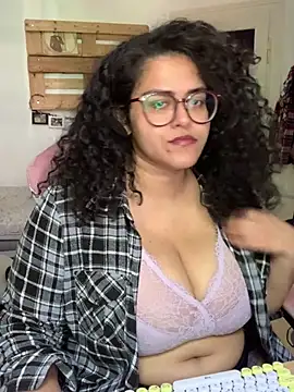 Curvydesifromgermany online show from 29, 7, 2026