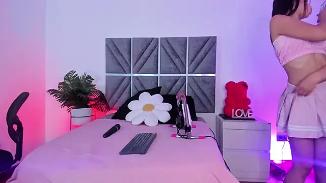 Snapshot of Laura_Dicardy chatting on 25, 2, 2026 Laura Dicardy online show from 25, 2, 2026