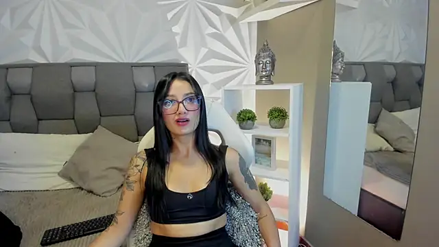 Snapshot of mariiana-diaz chatting on 4, 3, 2026 mariiana-diaz online show from 4, 3, 2026