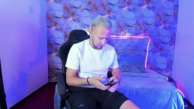 Snapshot of Damon_Bakert chatting on 19, 6, 2026 Damon Bakert online show from 19, 6, 2026