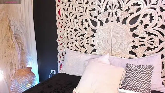 tiffany becker online show from 19, 9, 2025