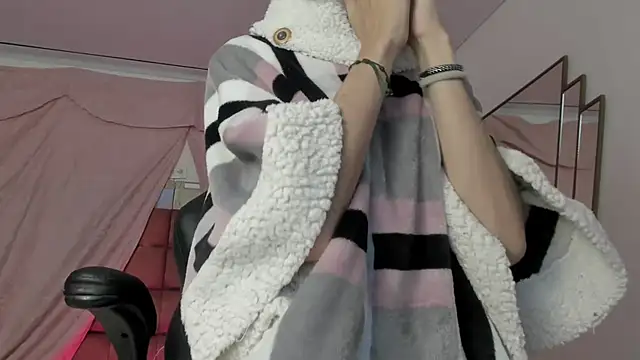 Snapshot of BonnieCute_ chatting on 1, 2, 2025 BonnieCute online show from 1, 2, 2025