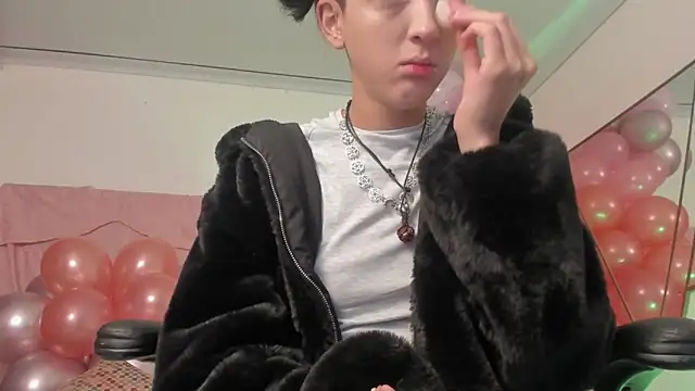 Snapshot of BonnieCute_ chatting on 12, 3, 2025 BonnieCute online show from 12, 3, 2025