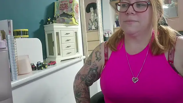 Snapshot of NikiDeeOfficial chatting on 14, 9, 2025 NikiDeeOfficial online show from 14, 9, 2025