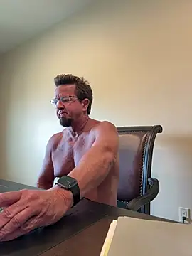 sluttydylan online show from 9, 4, 2026