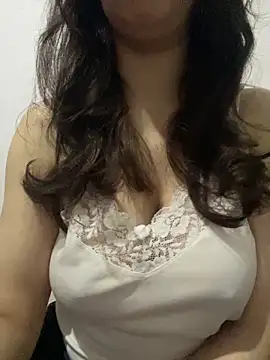 Snapshot of farah-36 chatting on 15, 5, 2026 farah-36 online show from 15, 5, 2026