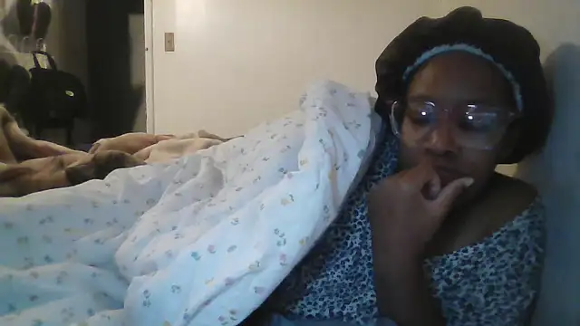 Snapshot of madamsensuale chatting on 8, 12, 2024 madamsensuale online show from 8, 12, 2024