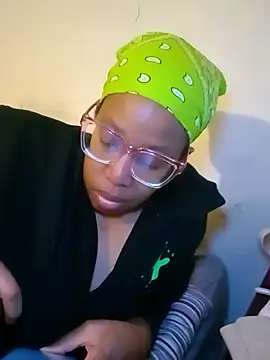 Snapshot of madamsensuale chatting on 5, 1, 2025 madamsensuale online show from 5, 1, 2025