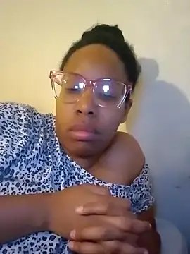 Snapshot of madamsensuale chatting on 20, 1, 2025 madamsensuale online show from 20, 1, 2025