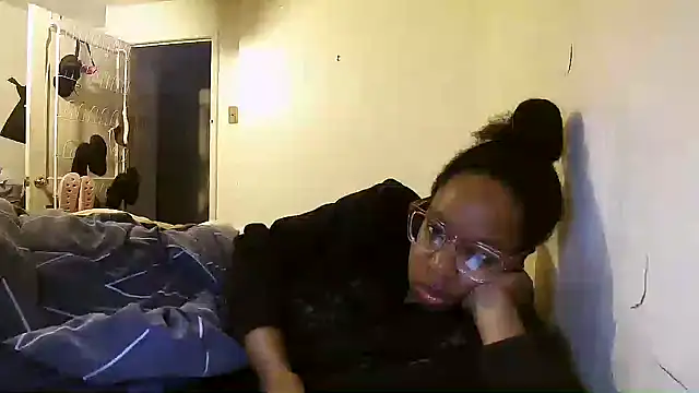 Snapshot of madamsensuale chatting on 14, 3, 2025 madamsensuale online show from 14, 3, 2025