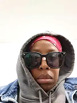 Snapshot of madamsensuale chatting on 6, 11, 2025 madamsensuale online show from 6, 11, 2025