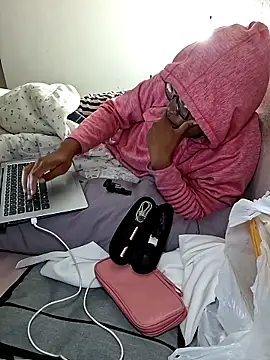 Snapshot of madamsensuale chatting on 17, 11, 2025 madamsensuale online show from 17, 11, 2025