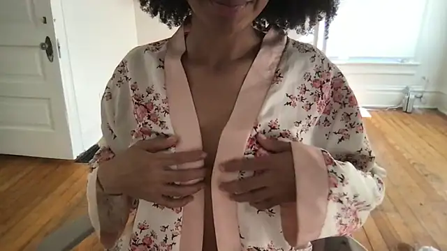 Snapshot of loveofbea chatting on 4, 2, 2026 loveofbea online show from 4, 2, 2026