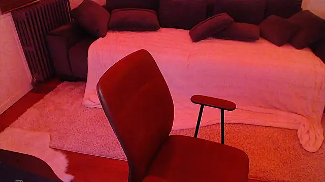 Snapshot of Lynylou chatting on 10, 12, 2024 Lynylou online show from 10, 12, 2024