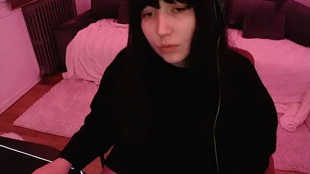 Snapshot of Lynylou chatting on 25, 12, 2024 Lynylou online show from 25, 12, 2024