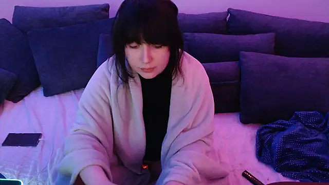 Snapshot of Lynylou chatting on 6, 1, 2025 Lynylou online show from 6, 1, 2025