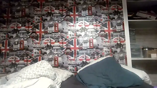 Snapshot of Lynylou chatting on 28, 10, 2025 Lynylou online show from 28, 10, 2025