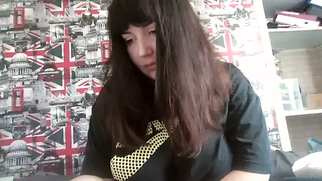 Snapshot of Lynylou chatting on 2, 11, 2025 Lynylou online show from 2, 11, 2025