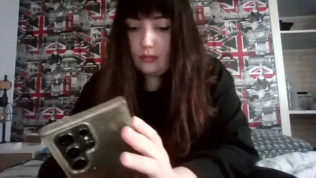 Snapshot of Lynylou chatting on 13, 11, 2025 Lynylou online show from 13, 11, 2025