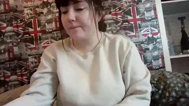 Snapshot of Lynylou chatting on 28, 11, 2025 Lynylou online show from 28, 11, 2025