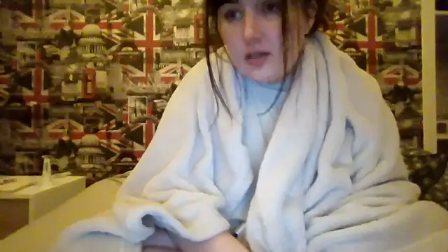 Snapshot of Lynylou chatting on 30, 11, 2025 Lynylou online show from 30, 11, 2025