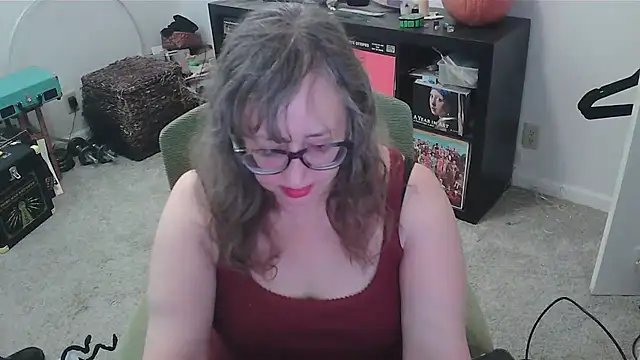 Snapshot of LilyLuscious chatting on 25, 10, 2025 LilyLuscious online show from 25, 10, 2025