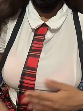 Snapshot of hottiess69 chatting on 5, 10, 2025 hottiess69 online show from 5, 10, 2025