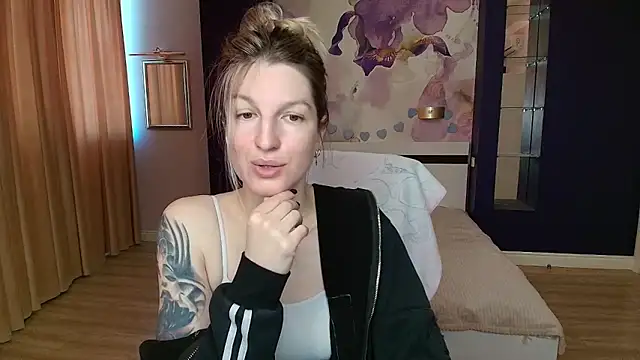 EmilyWalkeri online show from 17, 5, 2026