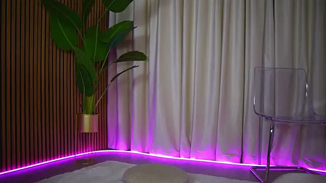 FoxieJullia online show from 8, 2, 2026