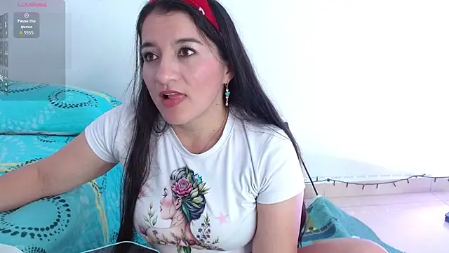 Snapshot of Emelyross_ chatting on 13, 6, 2026 Emelyross online show from 13, 6, 2026