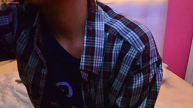 Snapshot of yourcuteneighbourr chatting on 18, 2, 2025 yourcuteneighbourr online show from 18, 2, 2025