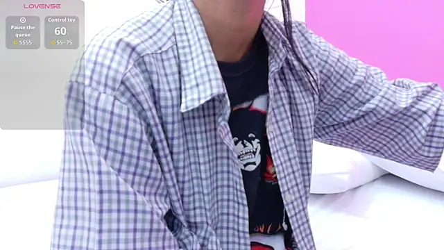 Snapshot of yourcuteneighbourr chatting on 19, 12, 2025 yourcuteneighbourr online show from 19, 12, 2025