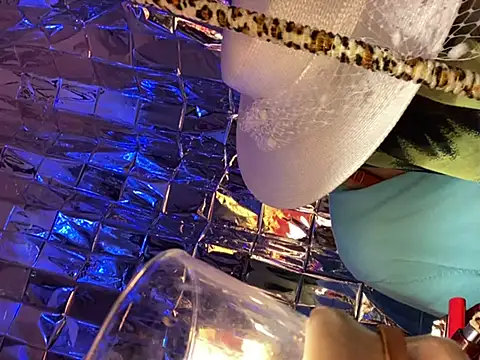 gurlnips online show from 14, 2, 2025