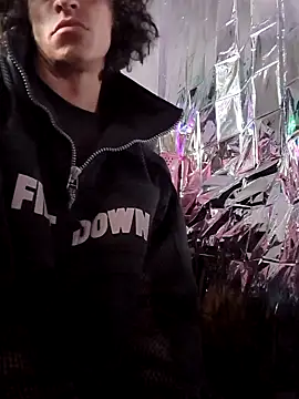 gurlnips online show from 5, 3, 2025