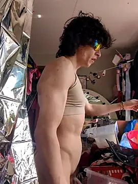 gurlnips online show from 5, 3, 2025