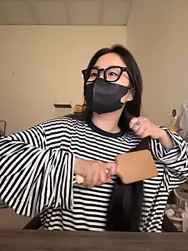 Jenni nana online show from 6, 10, 2025