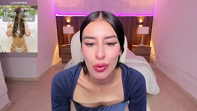 Snapshot of karlaa_james chatting on 23, 4, 2026 karlaa james online show from 23, 4, 2026