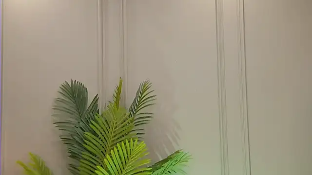 TrishaWinslet online show from 16, 9, 2025