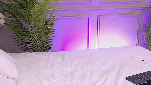 TrishaWinslet online show from 18, 11, 2025