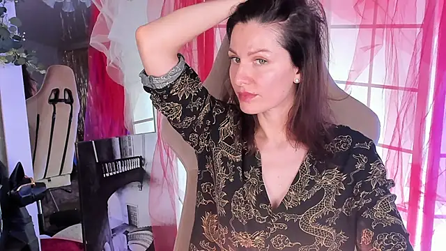 April o Nill online show from 5, 12, 2025